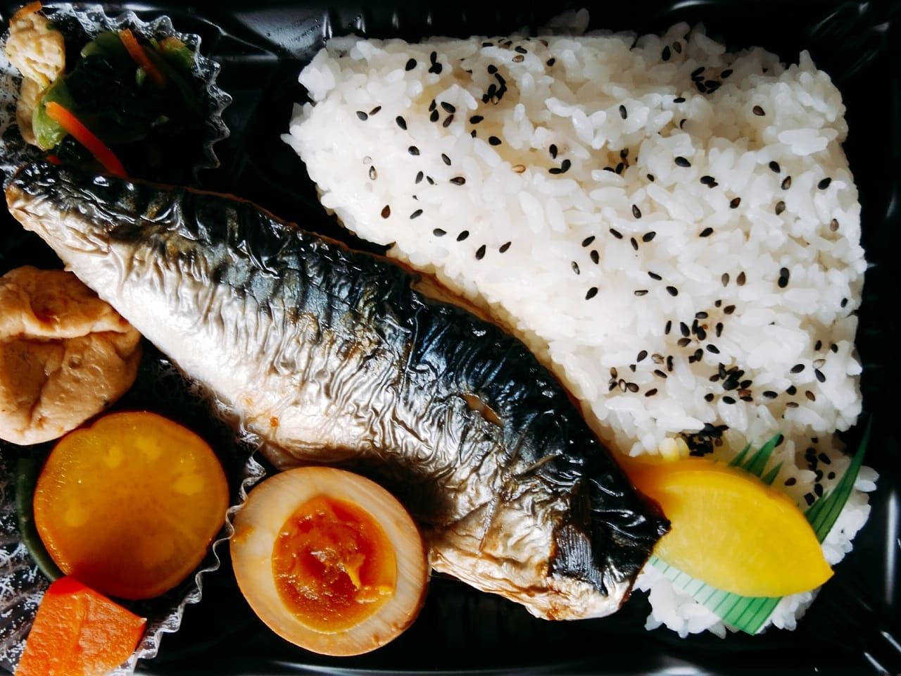 ベルクスのさば塩焼き弁当は脂が乗った味の濃いさばがますます白飯を美味くする 弁当選び