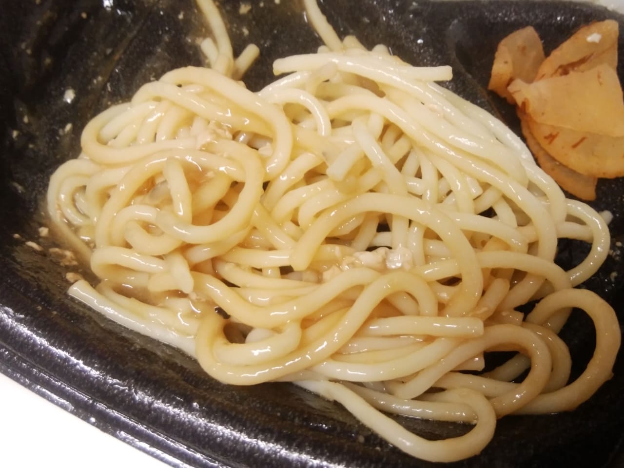 生姜焼きのタレが絡んだスパゲティ