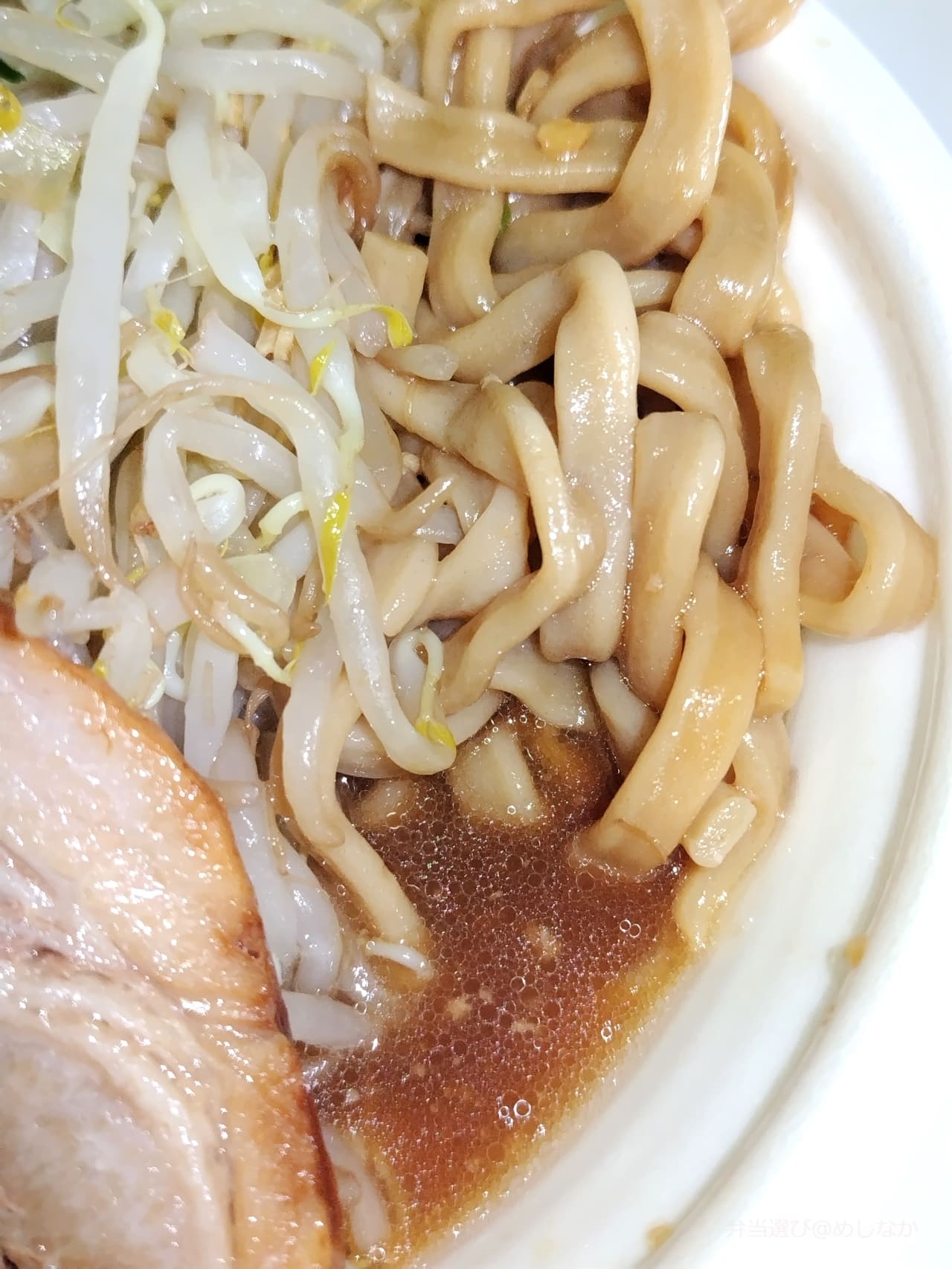極太麺と豚骨醬油スープ