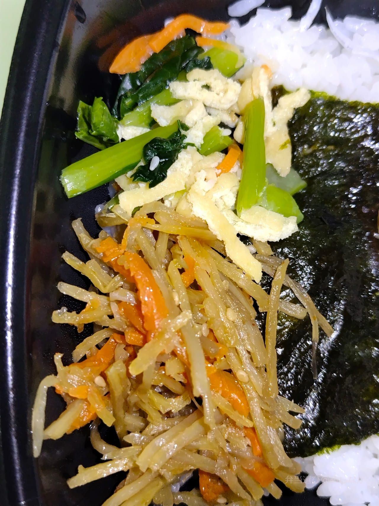 小松菜と油揚げの和え物とポテトサラダ
