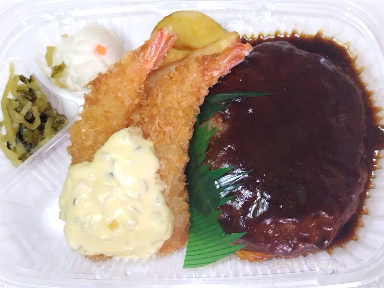ほっともっとのハンバーグ＆エビフライ弁当はそれぞれのソースが白飯をさらに美味にする | 弁当選び