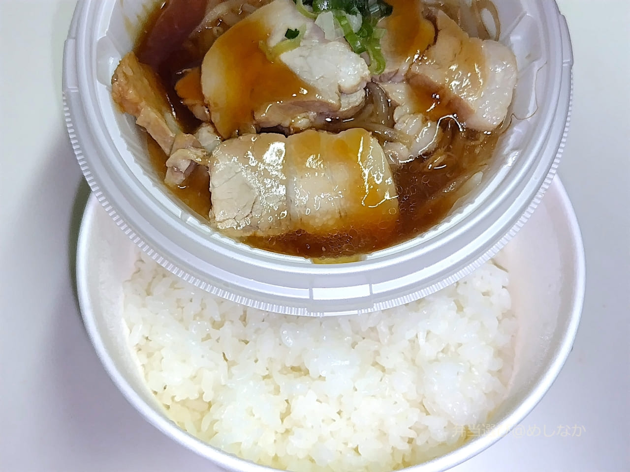 加熱したらご飯に具材をのっける