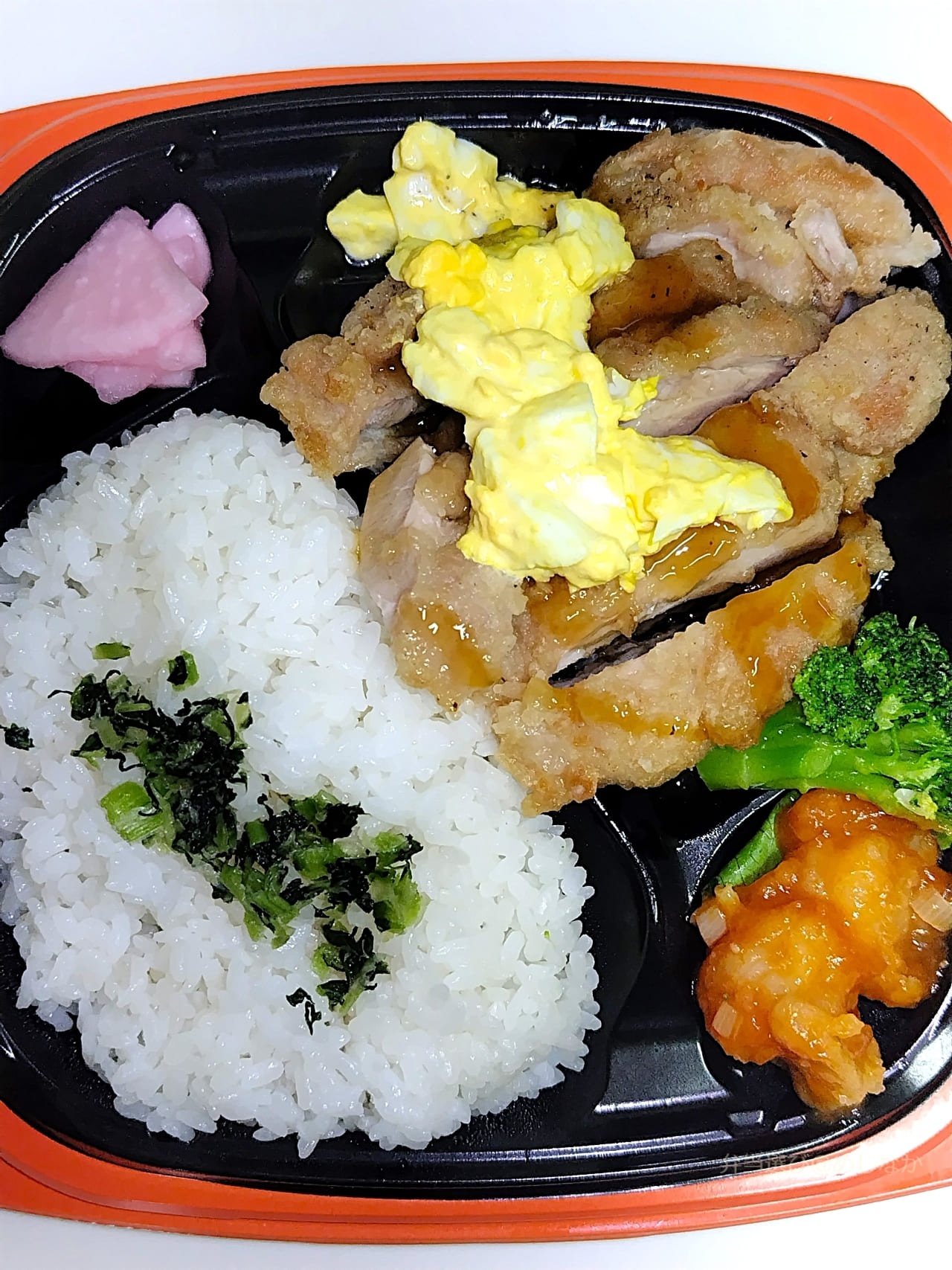 ヤオコーのチキン南蛮＆海老チリ弁当