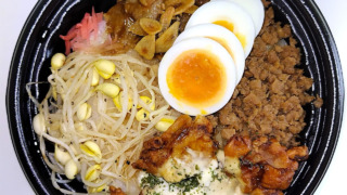 大盛ごはん！タルタルから揚げ＆にんにく豚焼肉丼