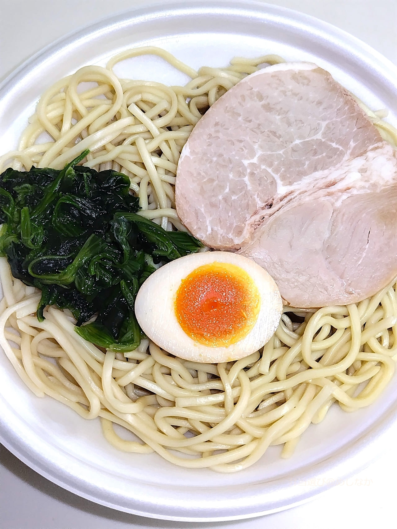 加熱前の家系ラーメン