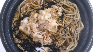 なぜ蕎麦にラー油を入れるのか。監修 ラー油肉そば