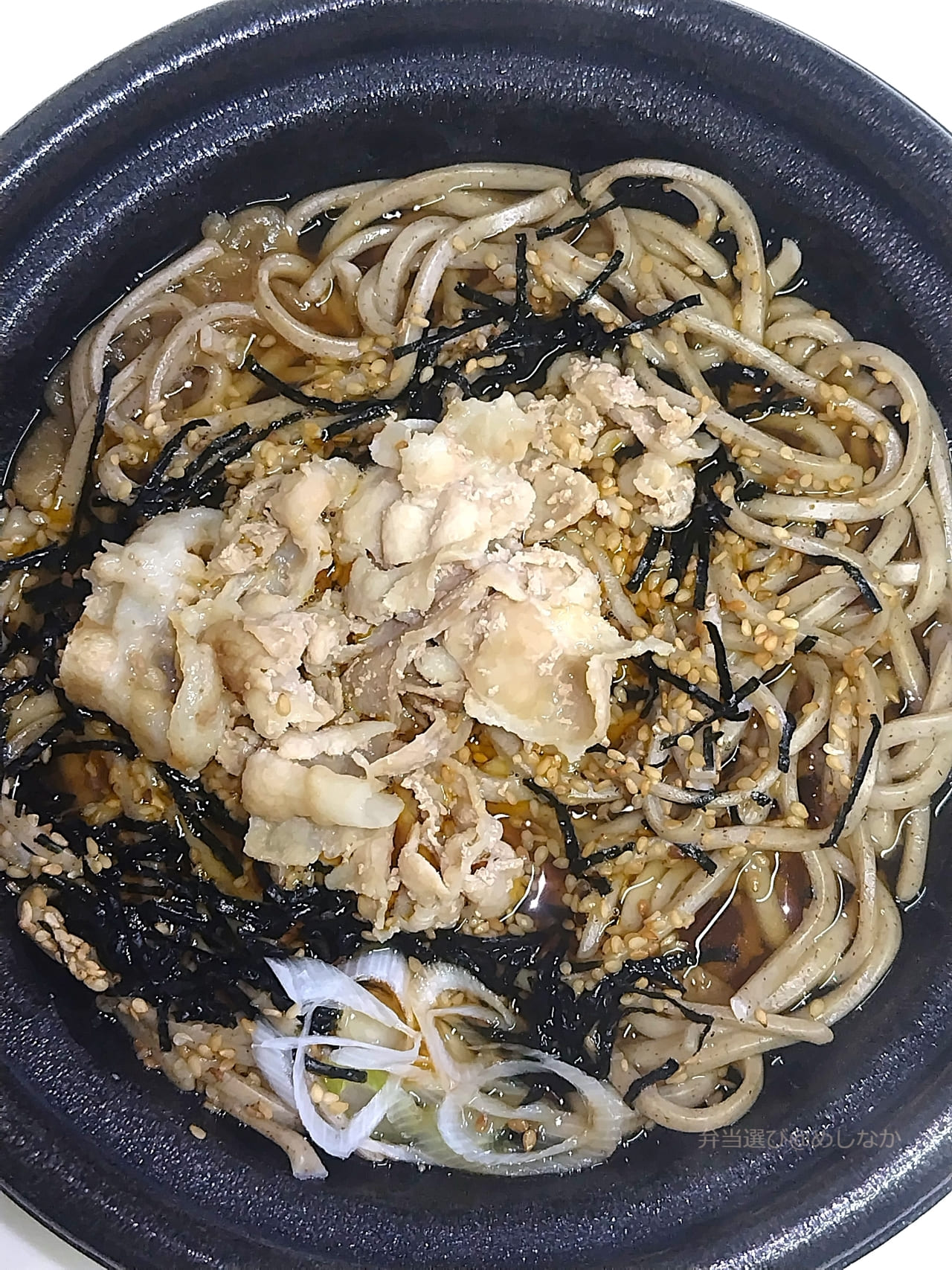 ローソンのなぜ蕎麦にラー油を入れるのか。監修 ラー油肉そば