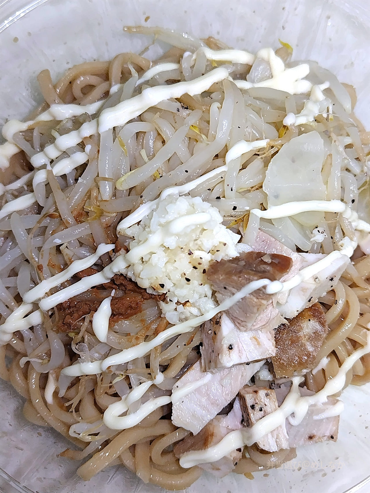 セブン-イレブンの冷しブタまぜ麺