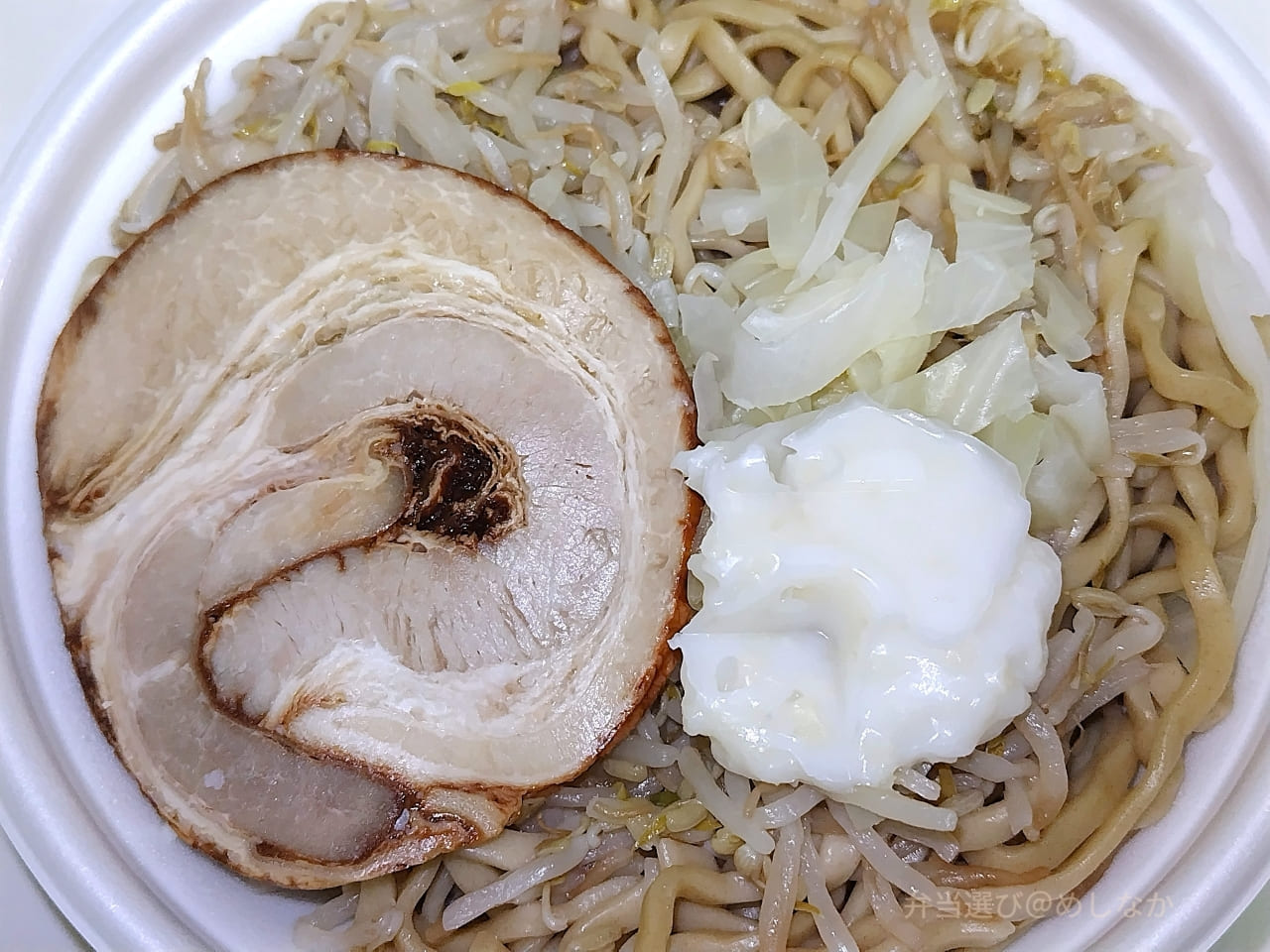 温め前の満腹濃厚豚ラーメン