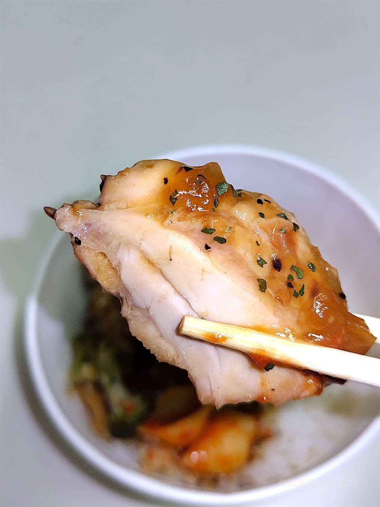 オニオンソースで食べるチキンステーキごはんの実食